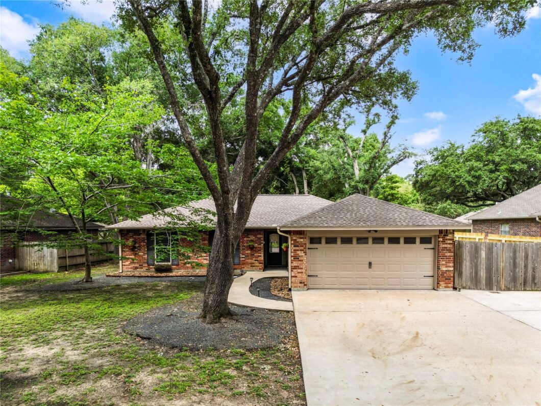 48752103 112 april wind drive e